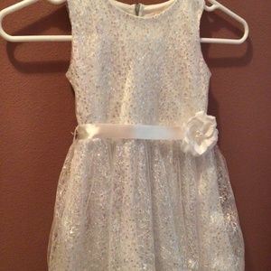 Girls dress size 4